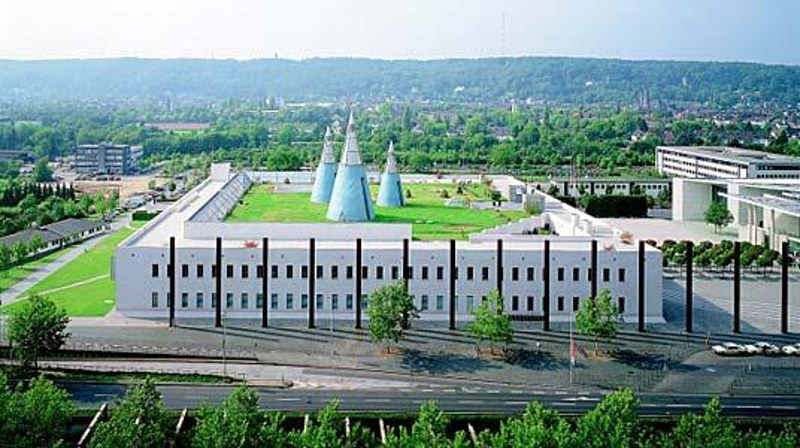 Kunst- und Ausstellungshalle, Bonn.jpg
